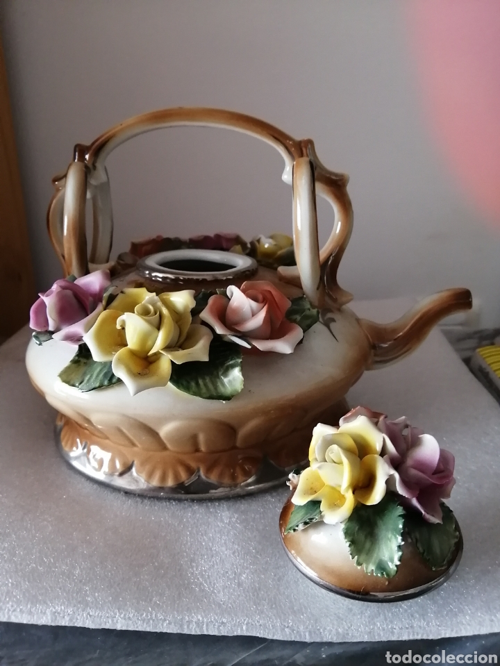 Antig&uuml;edades: Tetera con flores decorativa - Foto 2