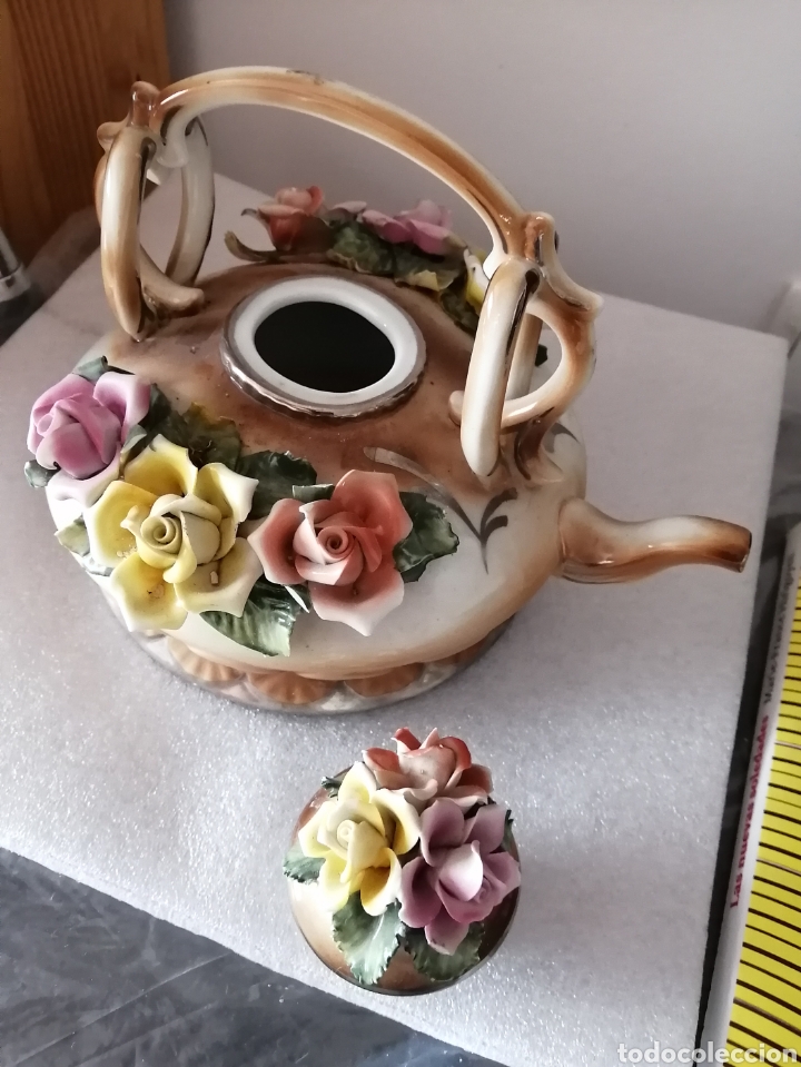 Antig&uuml;edades: Tetera con flores decorativa - Foto 4