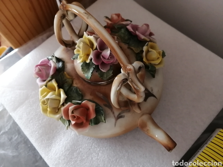 Antig&uuml;edades: Tetera con flores decorativa - Foto 5