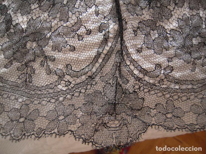 Antig&uuml;edades: Mantilla triangular negra a&ntilde;os 50 - Foto 4