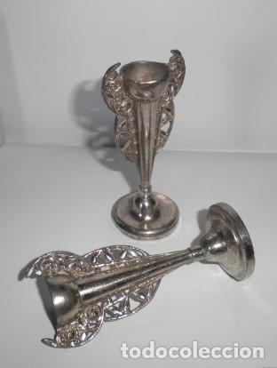 Antig&uuml;edades: JARRONES DE METAL - FLOREROS - VIOLETEROS - Foto 2