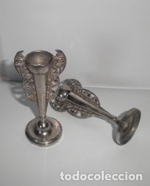 Antig&uuml;edades: JARRONES DE METAL - FLOREROS - VIOLETEROS - Foto 3
