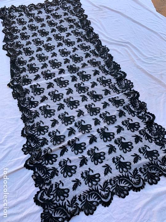 Antig&uuml;edades: Excepcional mantilla gran tama&ntilde;o. mide 188x100cms - Foto 1