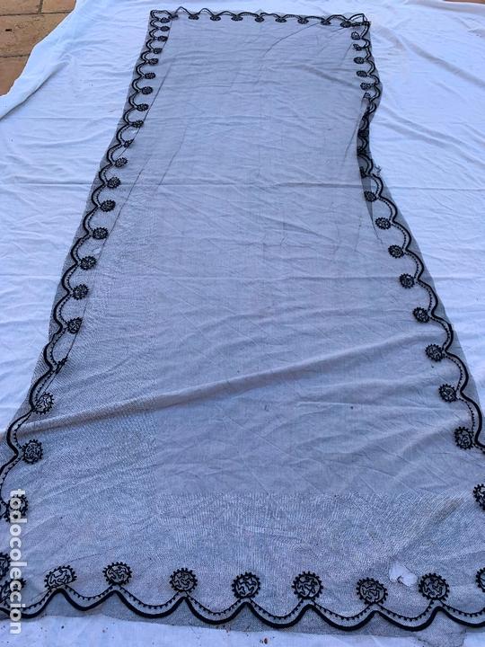 Antig&uuml;edades: Excepcional mantilla gran tama&ntilde;o. mide 185x80 cms - Foto 1