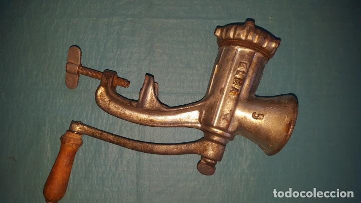 Antig&uuml;edades: MAQUINA DE CORTAR CARNE - Foto 2