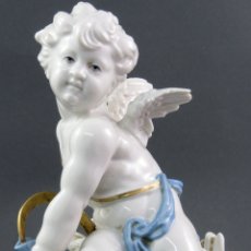 Antigüedades: ANGEL CUPIDO EN PORCELANA BLANCA DE ALGORA SIGLO XX. Lote 172074528