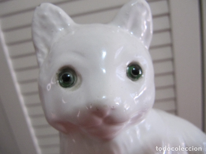 Antig&uuml;edades: MUY ANTIGUO GATO DE PORCELANA SELLADO Y NUMERADO EN BASE
