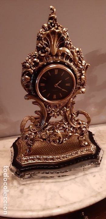 Antig&uuml;edades: Reloj y candelabros de bronce y cristal - Foto 2