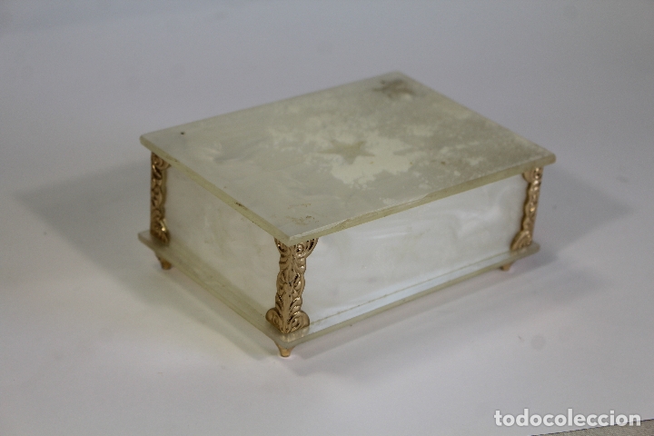 Antig&uuml;edades: caja joyero en pasta de nacar - Foto 1