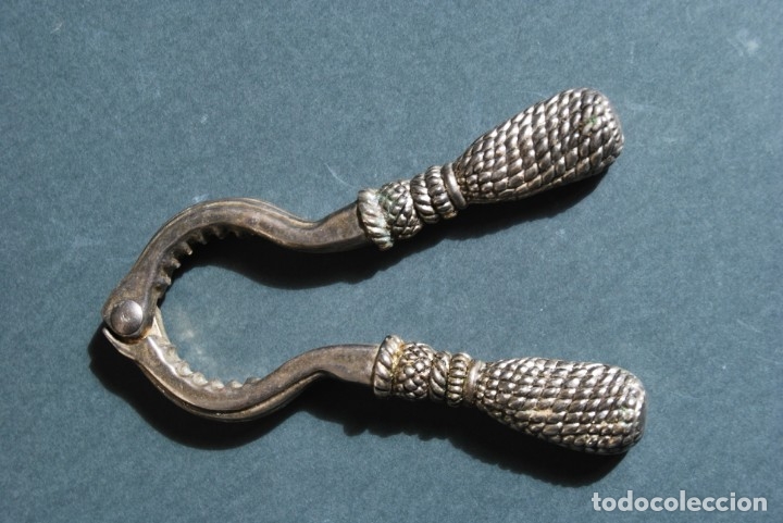 Antig&uuml;edades: CASCANUECES DE METAL PLATEADO - Foto 2