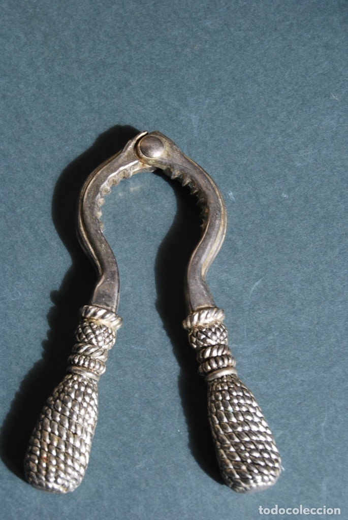 Antig&uuml;edades: CASCANUECES DE METAL PLATEADO - Foto 3
