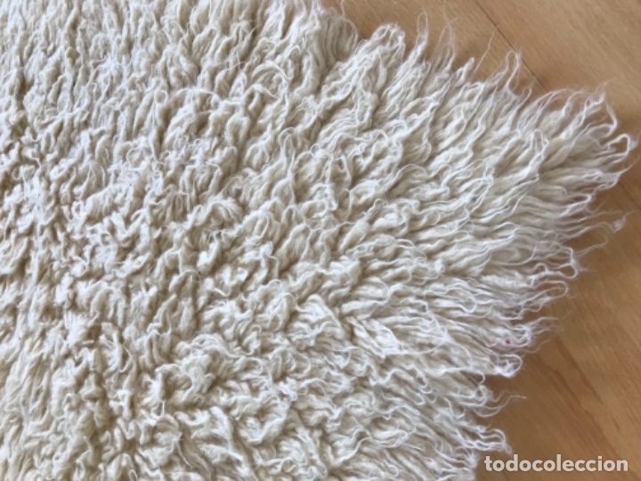 Antigüedades: gran alfombra lana pura rizada solida tejida detras en telar preciosa comoda impecable es antigua - Foto 11 - 172683619