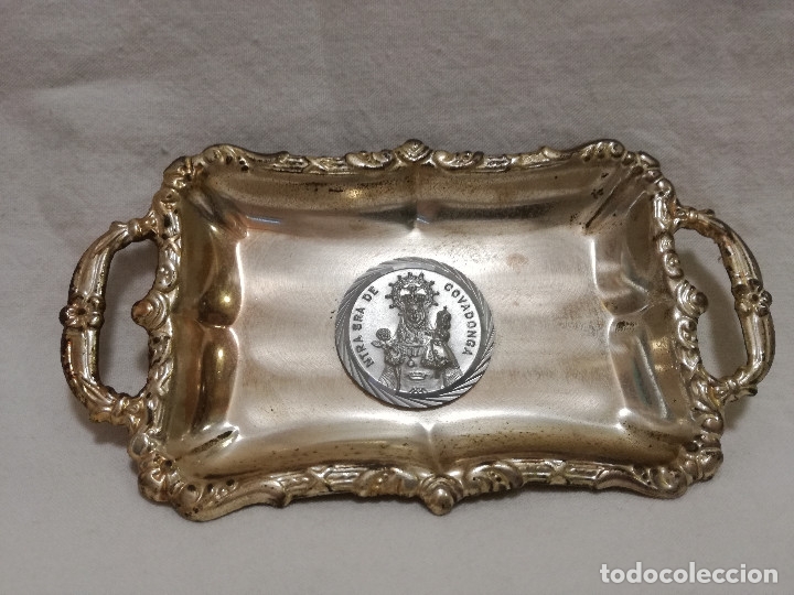 Antiques: ANTIGUA PEQUEÑA BANDEJA DE METAL DE NUESTRA SEÑORA DE COVADONGA