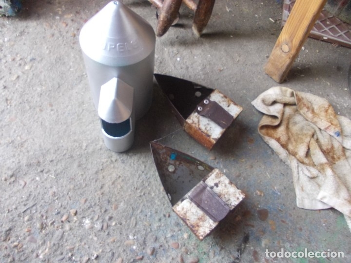 Antig&uuml;edades: bebedero de plastico duro - Foto 6