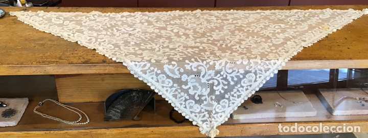 Antig&uuml;edades: MANTILLA DE ENCAJE S. XIX - Foto 3