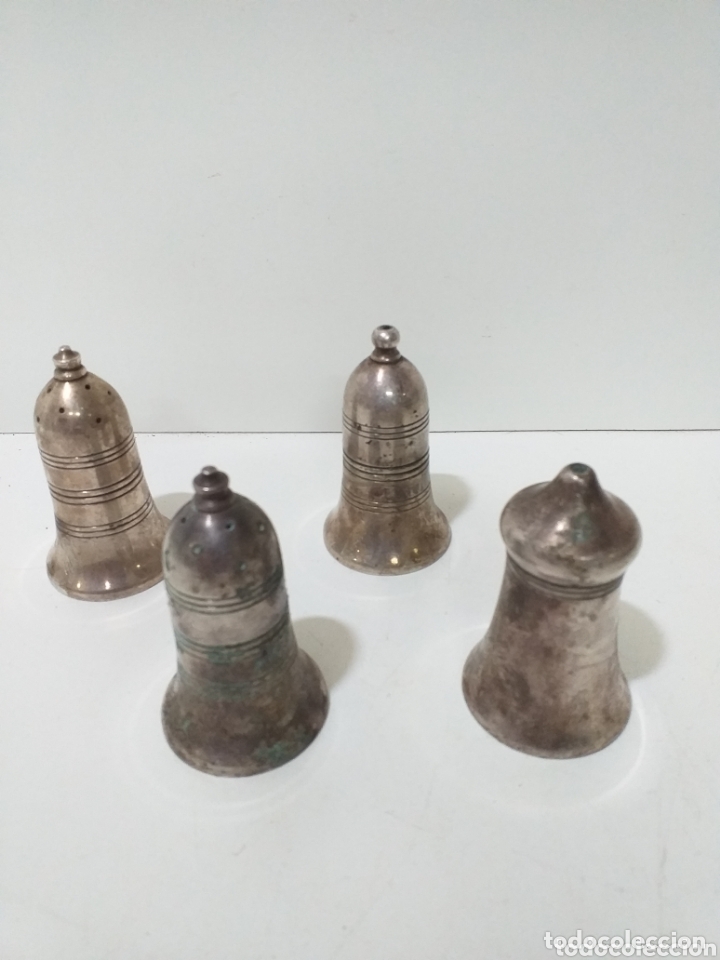 Antiguidades: Juego de 4 especieros o saleros antiguos de metal ba&ntilde;ado en plata. De la firma E.P.N.S. EPNS