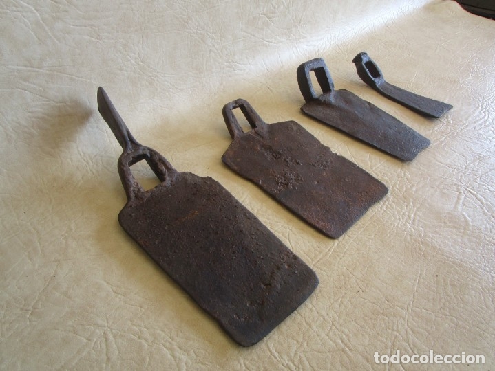 Antig&uuml;edades: lote de 4 antiguas azadas azada de forja restauradas - Foto 2