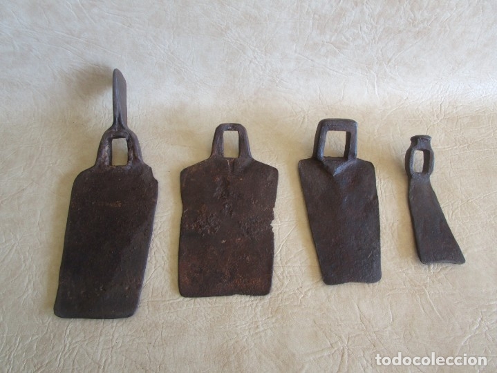 Antig&uuml;edades: lote de 4 antiguas azadas azada de forja restauradas - Foto 1