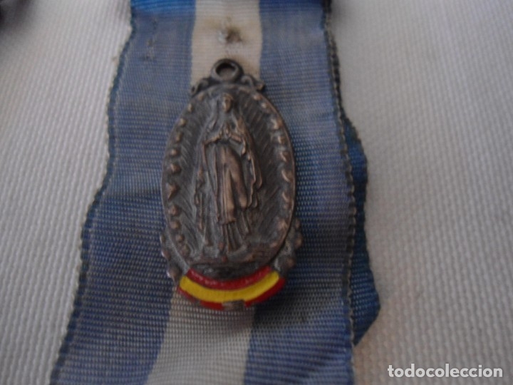 Antig&uuml;edades: PAREJA DE CINTAS CON MEDALLA DE VIRGEN - Foto 3