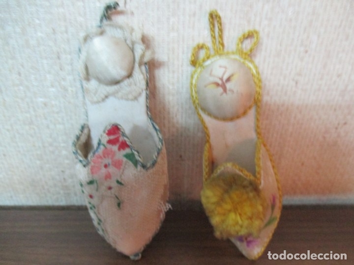 Antig&uuml;edades: pareja de zapatos seda - Foto 1