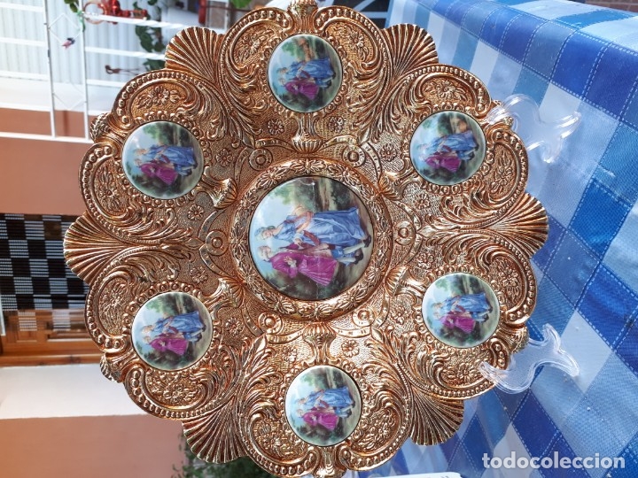 Antiquit&eacute;s: precioso plato de metal y porcelana