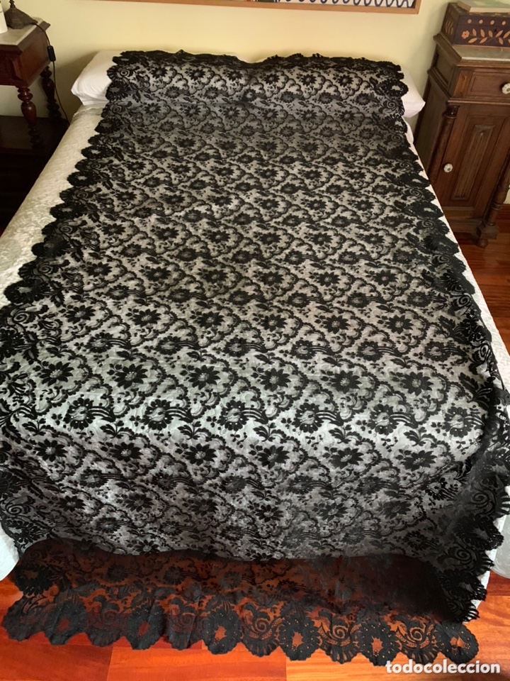 Antig&uuml;edades: Antigua mantilla espa&ntilde;ola - Foto 1