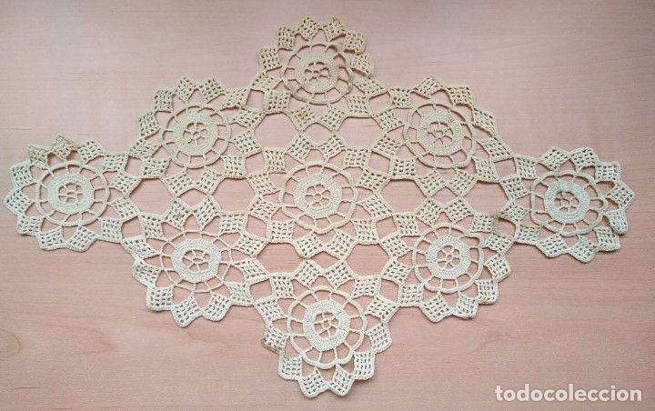 Antig&uuml;edades: Tp 23 - Tapete romboidal hilo algod&oacute;n beige 35cm x 22cm - Foto 1