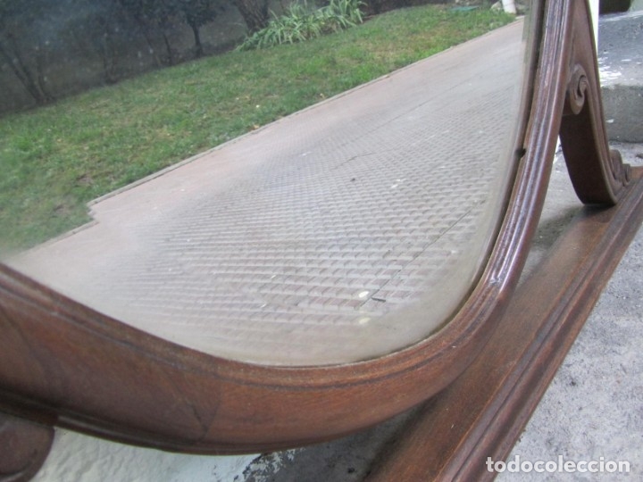 Antig&uuml;edades: Gran espejo biselado de madera con forma de escudo - Foto 9