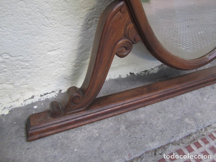 Antig&uuml;edades: Gran espejo biselado de madera con forma de escudo - Foto 10