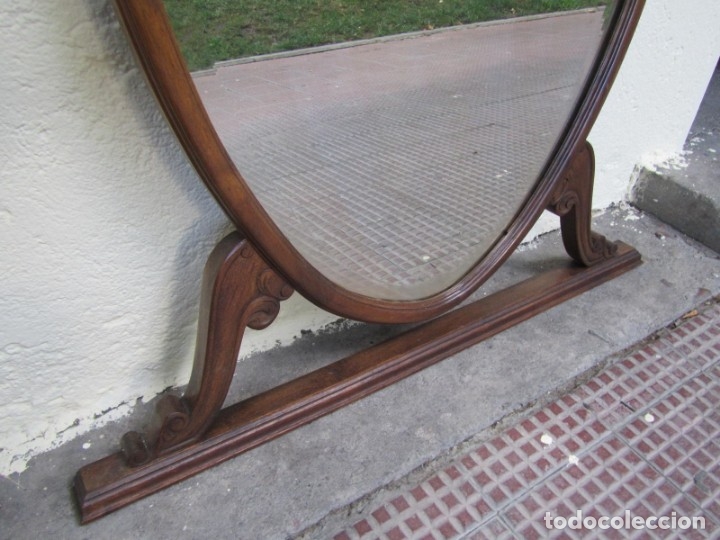 Antig&uuml;edades: Gran espejo biselado de madera con forma de escudo - Foto 11