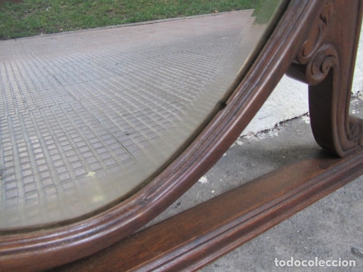 Antig&uuml;edades: Gran espejo biselado de madera con forma de escudo - Foto 12