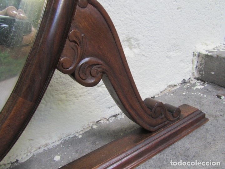 Antig&uuml;edades: Gran espejo biselado de madera con forma de escudo - Foto 13