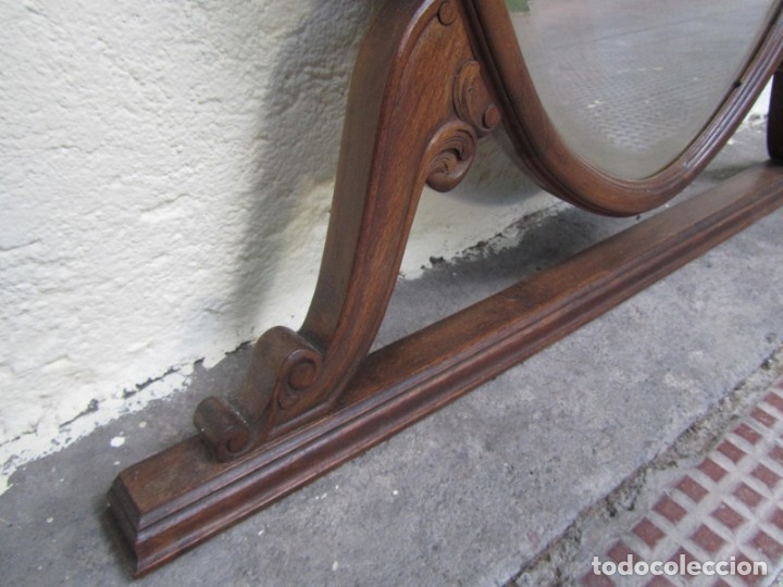 Antig&uuml;edades: Gran espejo biselado de madera con forma de escudo - Foto 14