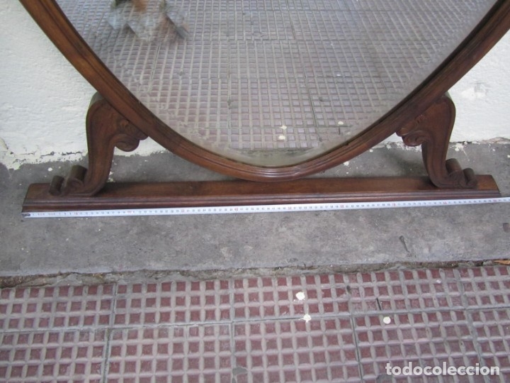 Antig&uuml;edades: Gran espejo biselado de madera con forma de escudo - Foto 17