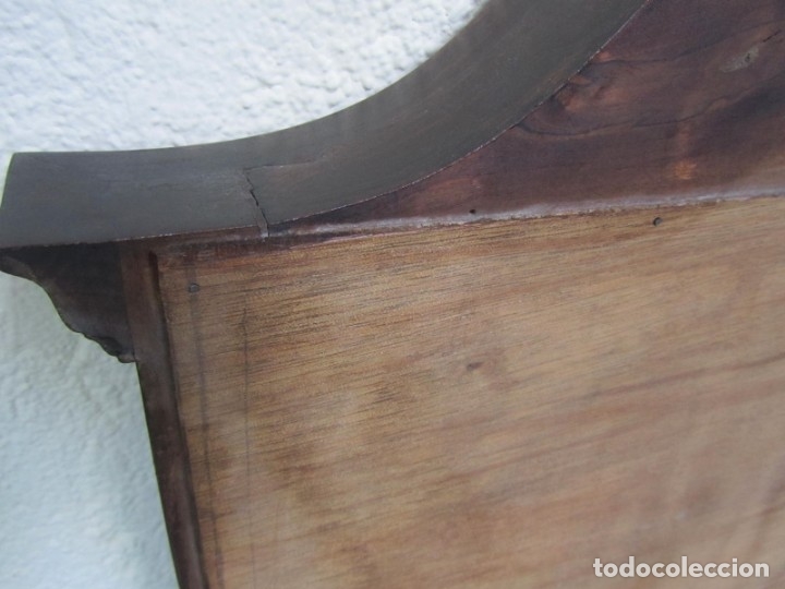 Antig&uuml;edades: Gran espejo biselado de madera con forma de escudo - Foto 27