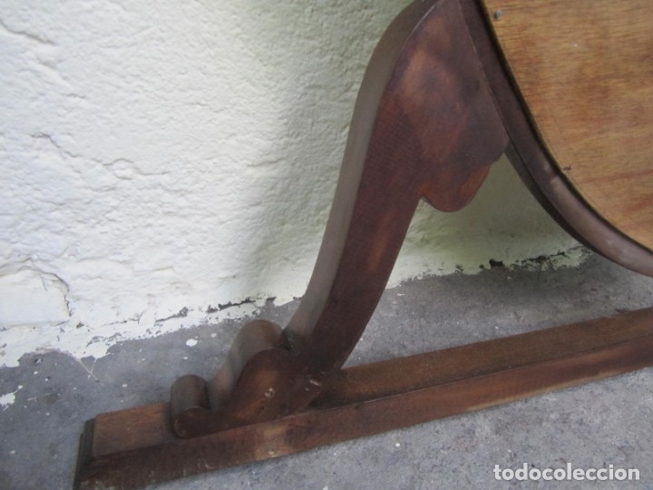 Antig&uuml;edades: Gran espejo biselado de madera con forma de escudo - Foto 28