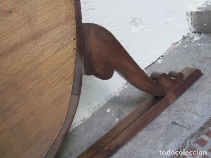Antig&uuml;edades: Gran espejo biselado de madera con forma de escudo - Foto 29
