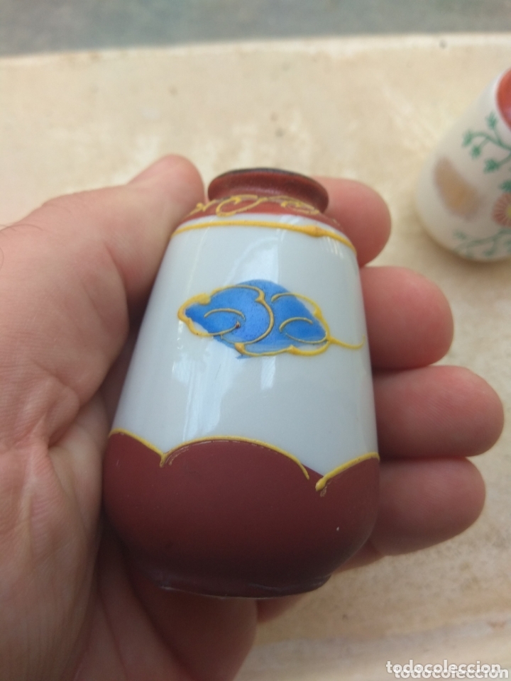 Antig&uuml;edades: Peque&ntilde;os Jarrones de Porcelana Jap&oacute;n - Foto 3