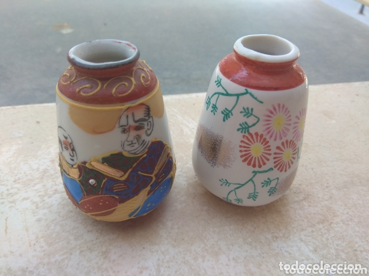 Antig&uuml;edades: Peque&ntilde;os Jarrones de Porcelana Jap&oacute;n - Foto 1