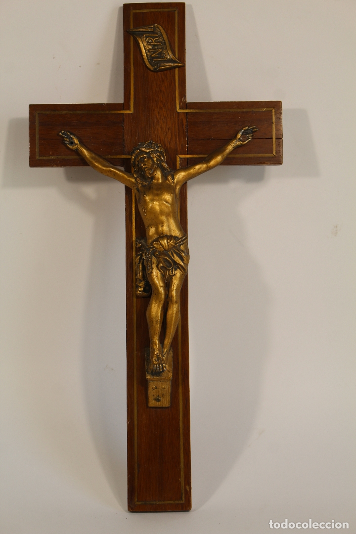 Antig&uuml;edades: cristo de bronce en cruz de de madera - Foto 2
