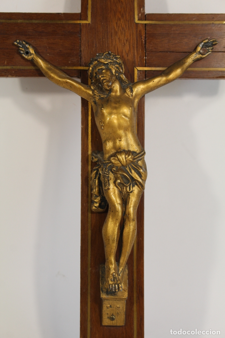 Antig&uuml;edades: cristo de bronce en cruz de de madera - Foto 3