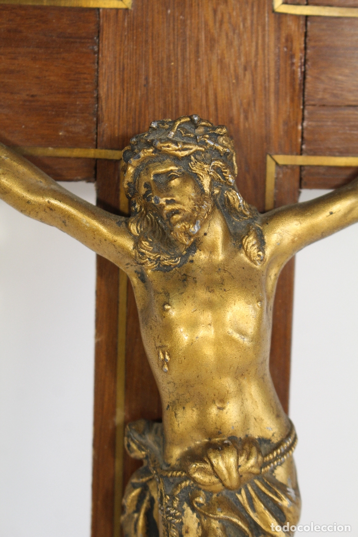Antig&uuml;edades: cristo de bronce en cruz de de madera - Foto 4