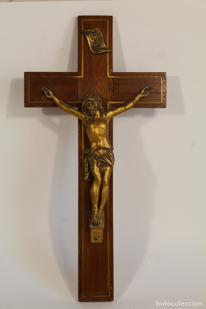 Antig&uuml;edades: cristo de bronce en cruz de de madera - Foto 1