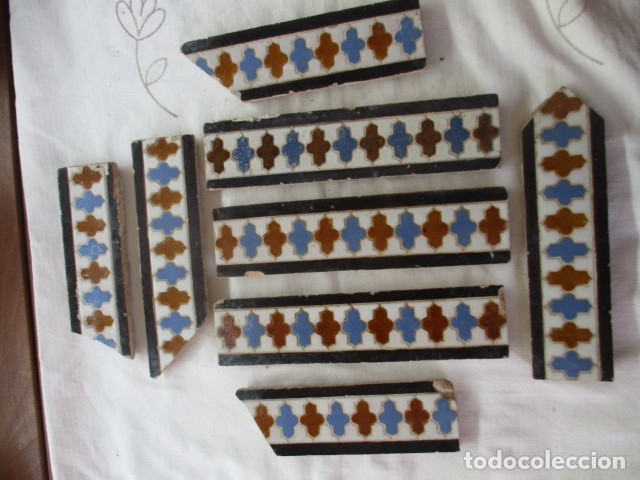 Antig&uuml;edades: Azulejos cenefas ramos Rejano - Foto 1