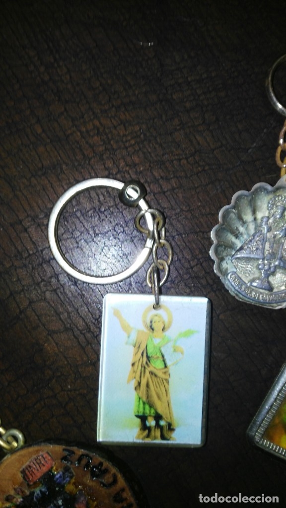 Antig&uuml;edades: Lote de llaveros religiosos - Foto 3