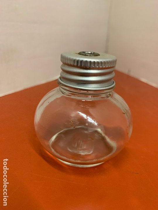 Oggetti Antichi: Curiosa lamparilla de aceite o petroleo. Para ir con mecha. Mide 5cms de altura Ideal coleccionistas