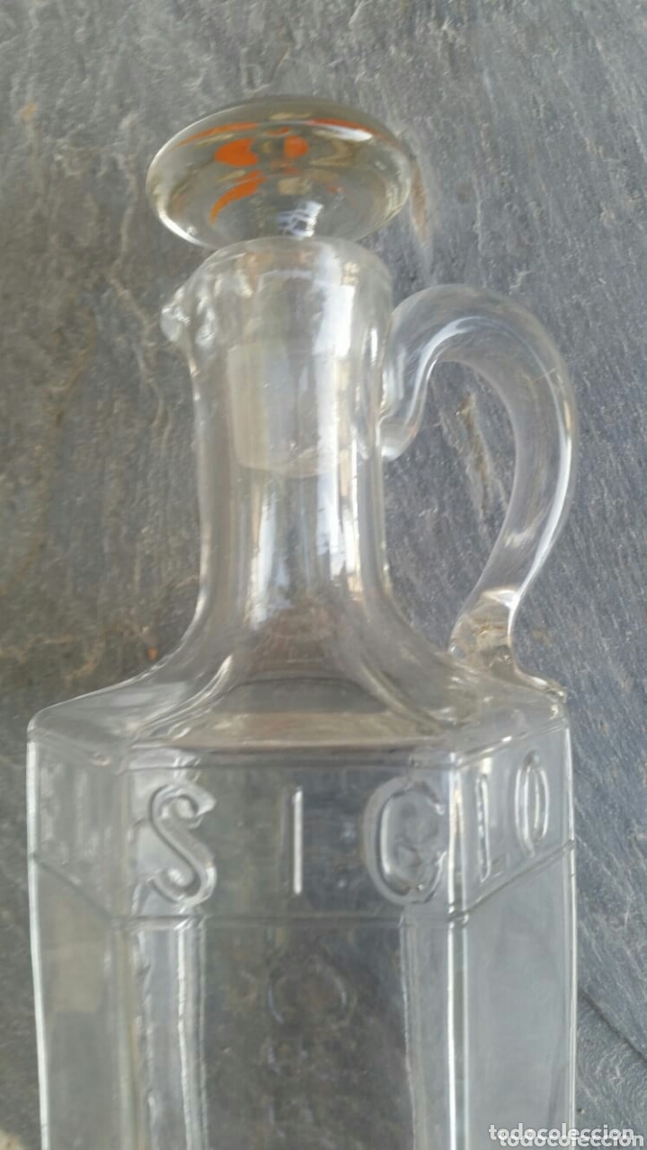Antig&uuml;edades: Botella Licorera de cristal con asa - Foto 1