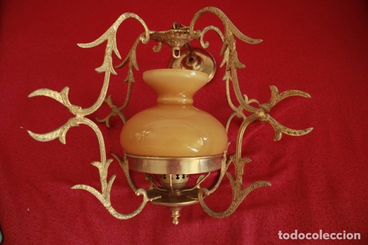 Antig&uuml;edades: L&aacute;mpara de techo de bronce y opalina color mostaza. - Foto 1