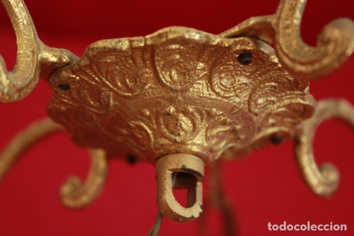 Antig&uuml;edades: L&aacute;mpara de techo de bronce y opalina color mostaza. - Foto 4