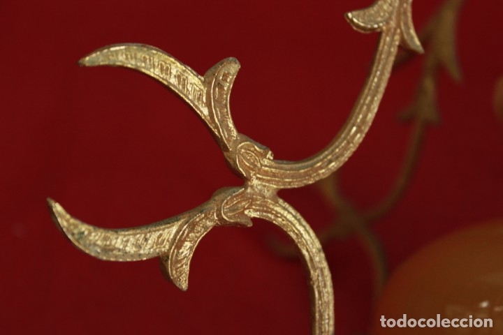 Antig&uuml;edades: L&aacute;mpara de techo de bronce y opalina color mostaza. - Foto 6